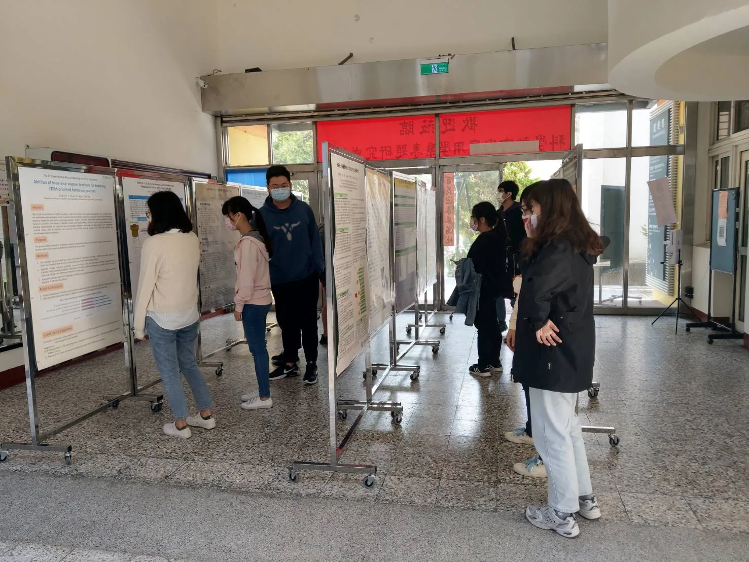 110學年度第 1 學期研究成果展 第2張